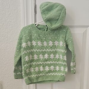 Green and White Knit Sweater with Hood